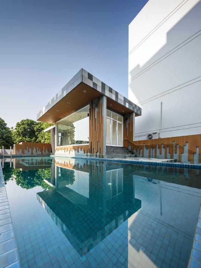 Prime Square Hotel Чиангмай Екстериор снимка